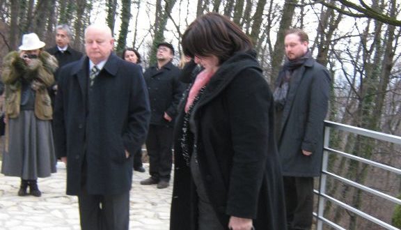 13 января 2012 г. Поездка на Авалу: возложение венков к памятнику погибшим освободителям